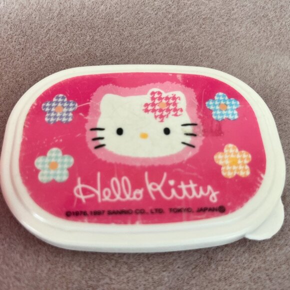 Cute Hello Kitty Doll with Mini Plastic Container: Perfect for Hello Kitty Fan - Picture 6 of 8